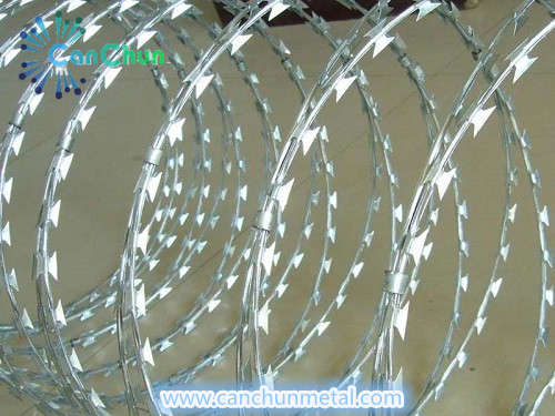 Razor barbed wire mesh fence